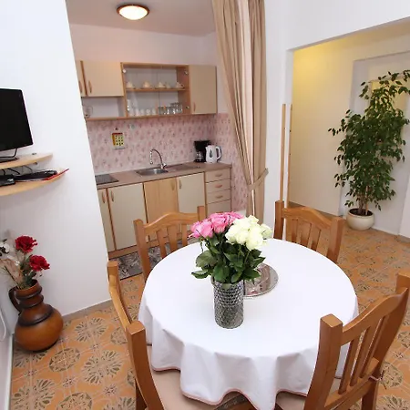 Traumhaftes Nur 350 Meter Zum Zentrum Von Mit Parkplatz, Meerblick *