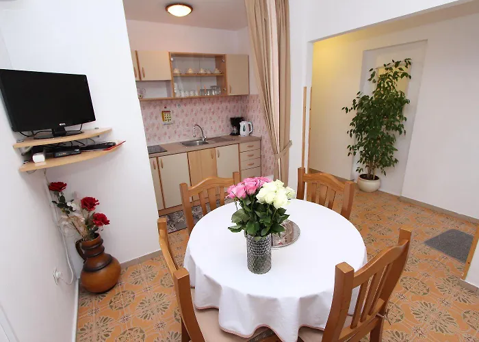 Traumhaftes Nur 350 Meter Zum Zentrum Von Mit Parkplatz, Meerblick *