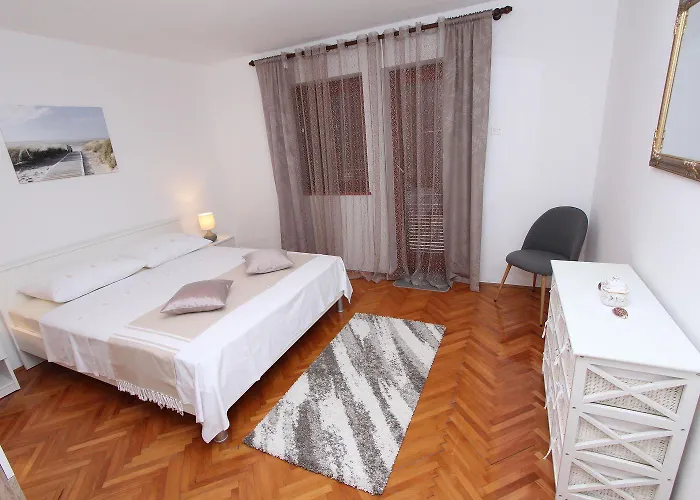 Traumhaftes Nur 350 Meter Zum Zentrum Von Mit Parkplatz, Meerblick * Rovinj