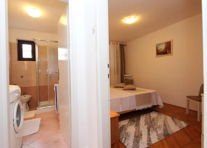 Traumhaftes Nur 350 Meter Zum Zentrum Von Mit Parkplatz, Meerblick Rovinj