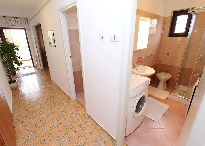 Apartament Traumhaftes Nur 350 Meter Zum Zentrum Von Mit Parkplatz, Meerblick